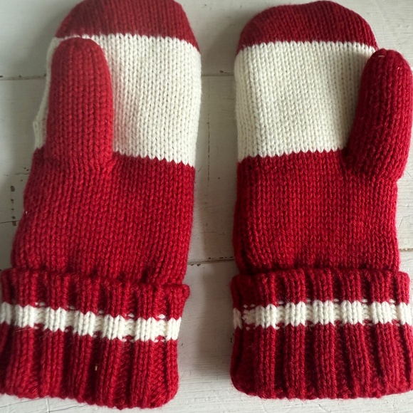 Canada Mittens Red and White - Gloves - Picture 2 of 5